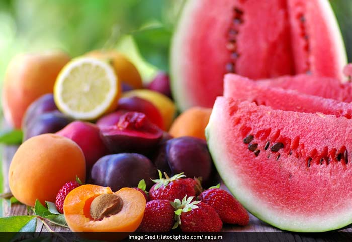 Instead of having fruit juice at breakfast, have fruits. While an average orange has about 60 calories, a glass (250mL) of orange juice has more than 100 calories.