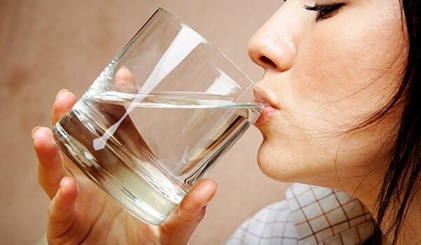Sip water or sugarless drinks often