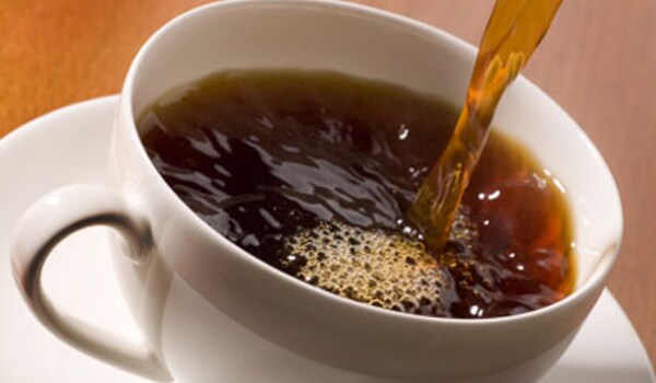 Avoid drinks with caffeine, such as coffee, tea, and some sodas. Caffeine can dry out the mouth.