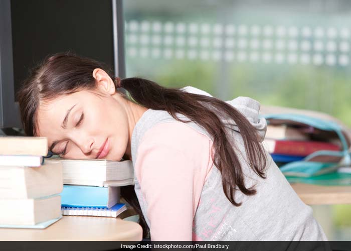 Good sleep helps improve thinking and concentration. Students need between six to seven hours
