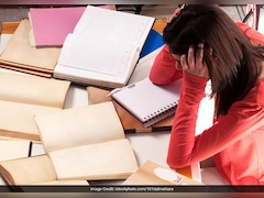 Exam Pressure: पढ़ाई और नंबरों के बोझ तले टूटते बच्चे, जानें माता-पिता कैसे बनें सहारा