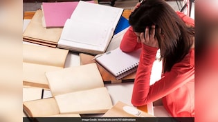 Exam Pressure: पढ़ाई और नंबरों के बोझ तले टूटते बच्चे, जानें माता-पिता कैसे बनें सहारा