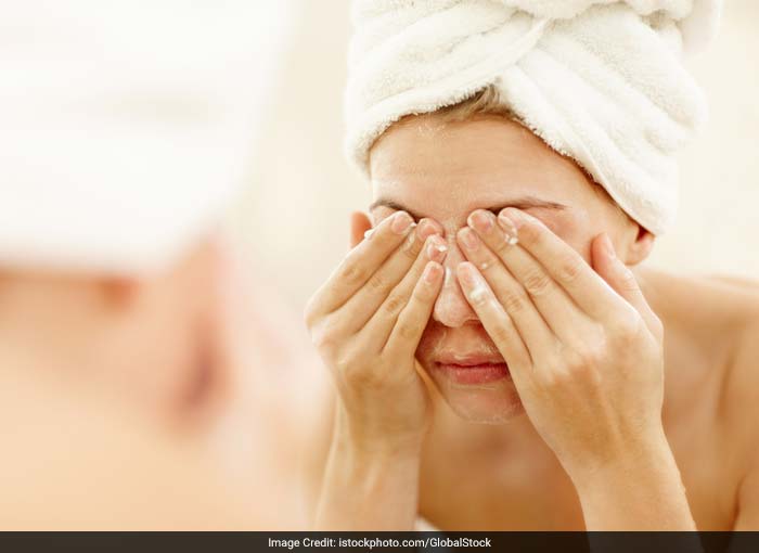 Wash your eyes and eyelids with an eye scrub and fresh water properly. If washing it with a eye scrub is not possible, at least wash your eyes with fresh water at frequent intervals right through the day. Dirty eyelids can lead to an eye infection.