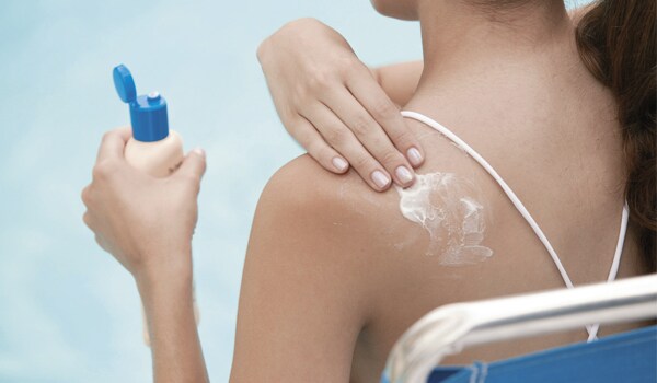 The clouds may hide the sun, but the sun and its rays are still there. So, to protect your skin from tanning from harmful ultraviolet rays, using a sunscreen is important.