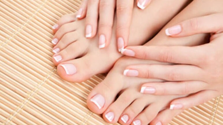 Nail Care Tips: मानसून में ऐसे रखें अपने नाखूनों का ख्याल, ज़रा सी लापरवाही कर सकती है इंफेक्शन Nail Care Tips: मानसून में ऐसे रखें अपने नाखूनों का ख्याल, ज़रा सी लापरवाही कर सकती है इंफेक्शन