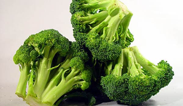 If your nails are too brittle and dry, you should increase the consumption of food that items rich in vitamin A (such as apricots, broccoli, carrot and cheese) and calcium (such as milk, yoghurt, cheese and almonds). Consume foods containing calcium and zinc. Calcium effectively promotes nail growth.