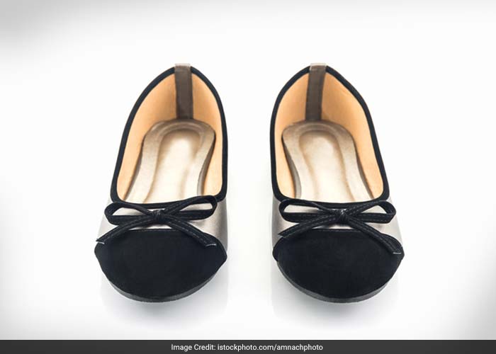 Prefer wearing  flat, simple and comfortable foot wears. Avoid high-heeled shoes as they put extra pressure on the back.