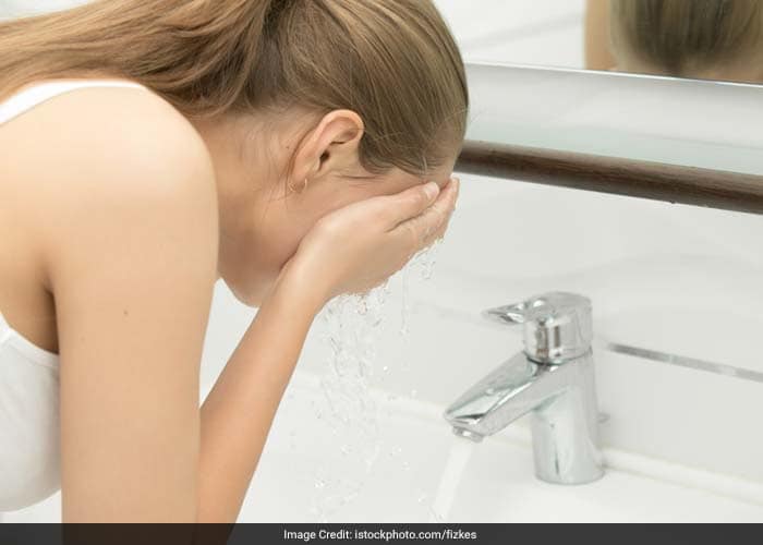 Most dermatologists agree that the best way to prevent acne scarring is to wash your face regularly with a mild (oil-free) soap. This prevents dust from accumulating on the face.