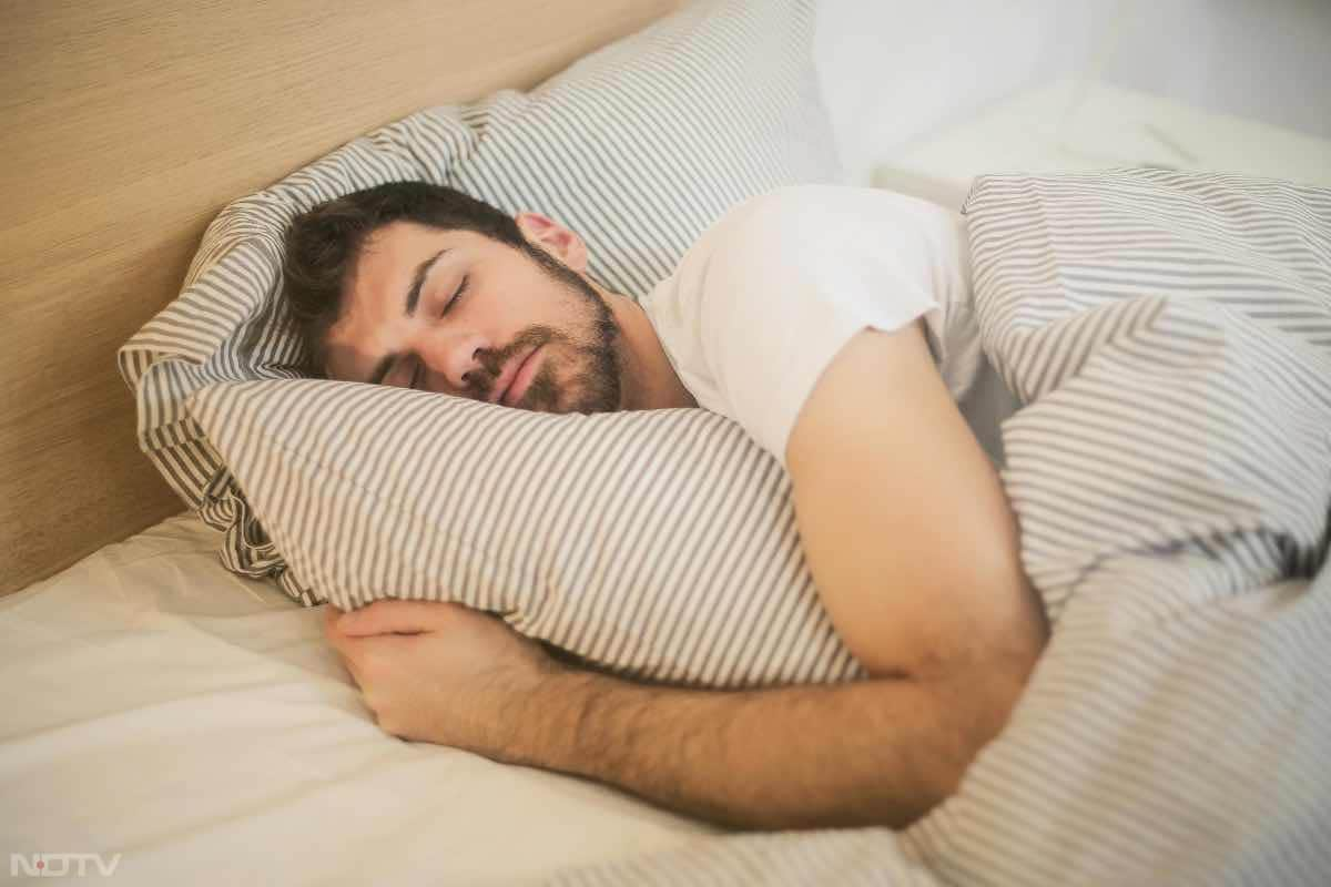 Quality sleep is crucial for cellular repair and regeneration, both of which slow the ageing process. During sleep, your body produces collagen, which is essential for skin elasticity and preventing wrinkles. Aim for 7-9 hours of uninterrupted sleep per night to ensure proper skin and body repair.