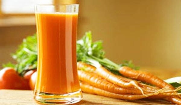 To avoid dark circles, you should only have fruits, coconut water, raw vegetable juices and soups for a day. This will also help in detoxifying the body.