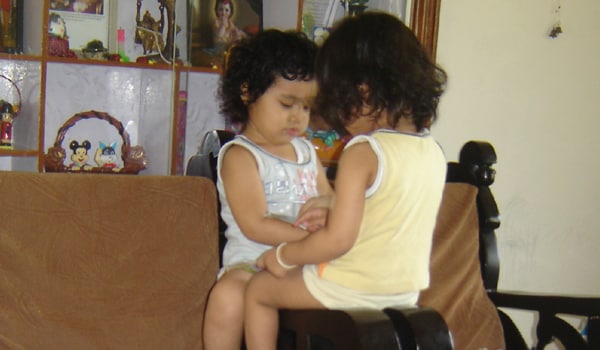 Twins rely on each other and trust each other completely with their innermost feelings and thoughts. Even as infants and toddlers, they are able to communicate with each other by facial expressions, special signs and even special language. <span class=text2>[<i>Photos: Anuradha Bahuguna (surfer)</i>]</span>