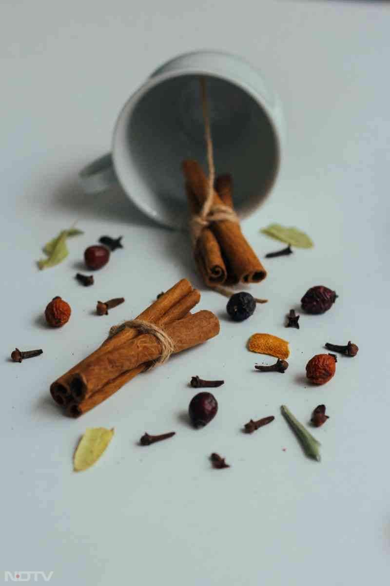 10-12 à¤ªà¤¿à¤¸à¥à¤¤à¤¾, à¤«à¥à¤²à¤¾ à¤à¤° à¤à¤¿à¤²à¤¾ à¤¹à¥à¤ 10-12 à¤¬à¤¾à¤¦à¤¾à¤®, 2 à¤¬à¤¡à¤¼à¥ à¤à¤®à¥à¤®à¤ à¤®à¤²à¤¾à¤, à¤¸à¤à¤¾à¤µà¤ à¤à¥ à¤²à¤¿à¤ 2-3 à¤ªà¤¿à¤¸à¥à¤¤à¥ à¤à¤¬à¤¾à¤²à¤à¤°, à¤à¥à¤²à¤à¤° à¤à¥à¤à¤¡à¤¼à¥à¤ à¤®à¥à¤ à¤à¤¾à¤ à¤²à¥à¤.