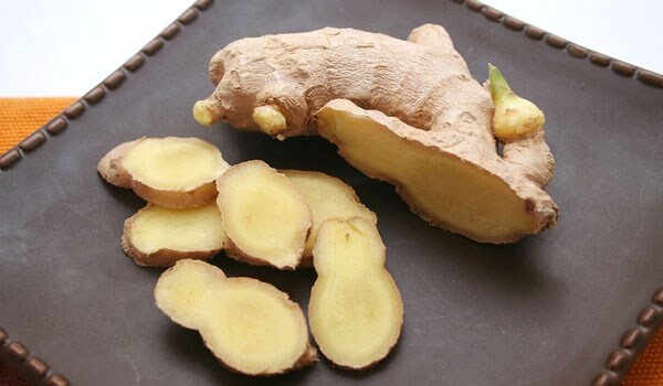 People, particularly children, are prone to cold and flu in winters. Ginger has long been used as a natural treatment for seasonal colds and flu. It also helps digest fatty foods by breaking down proteins. It is excellent for reducing gas and treating acidity.