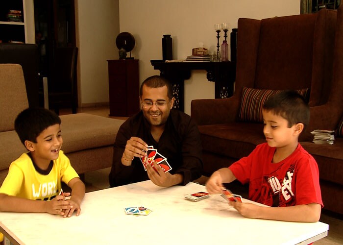 Chetan Bhagat comes up with a unique way to keep his two gaming addict sons, Shyam and Ishaan, busy and yet, away from TV. The children look happy playing a game of UNO with their ever smiling dad.