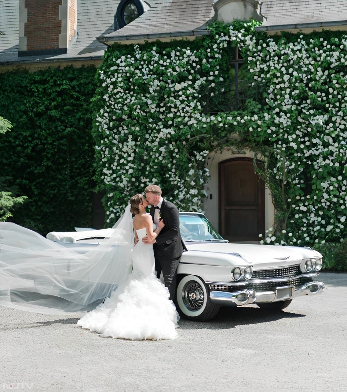 On their wedding day, Hailie Jade wore a romantic strapless dress featuring a sweetheart neckline, mermaid silhouette, and ruffled skirt. Evan complemented her in a classic black suit, bow tie, and ivory boutonniere. (Instagram/@hailiejade)