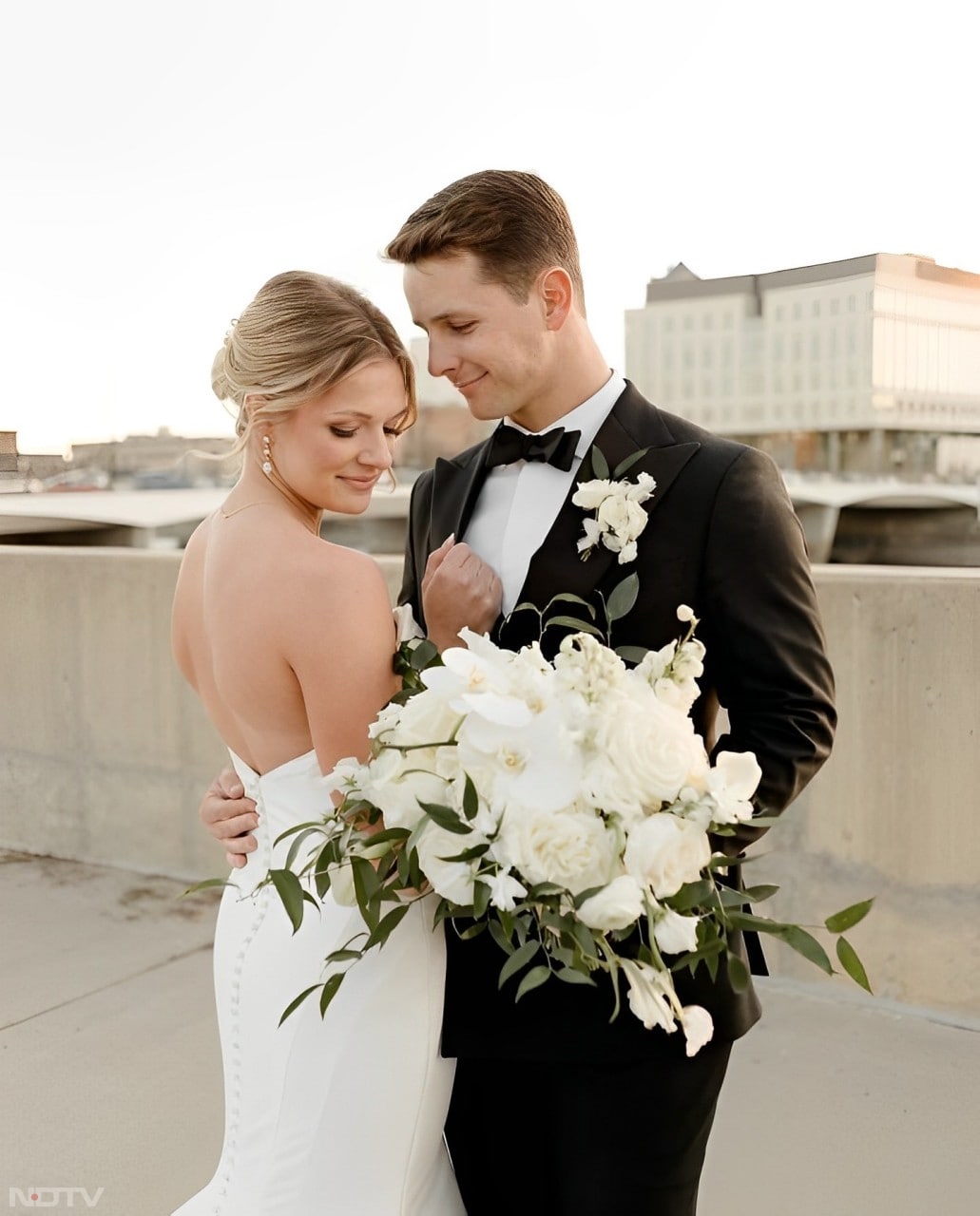 Brock Purdy looked handsome in a classic black coat as he tied the knot with the stunning Jenna Brandt, who wore a beautiful mermaid-style sleeveless dress with a V-neck backless design. (Instagram/@brock.purdy13)