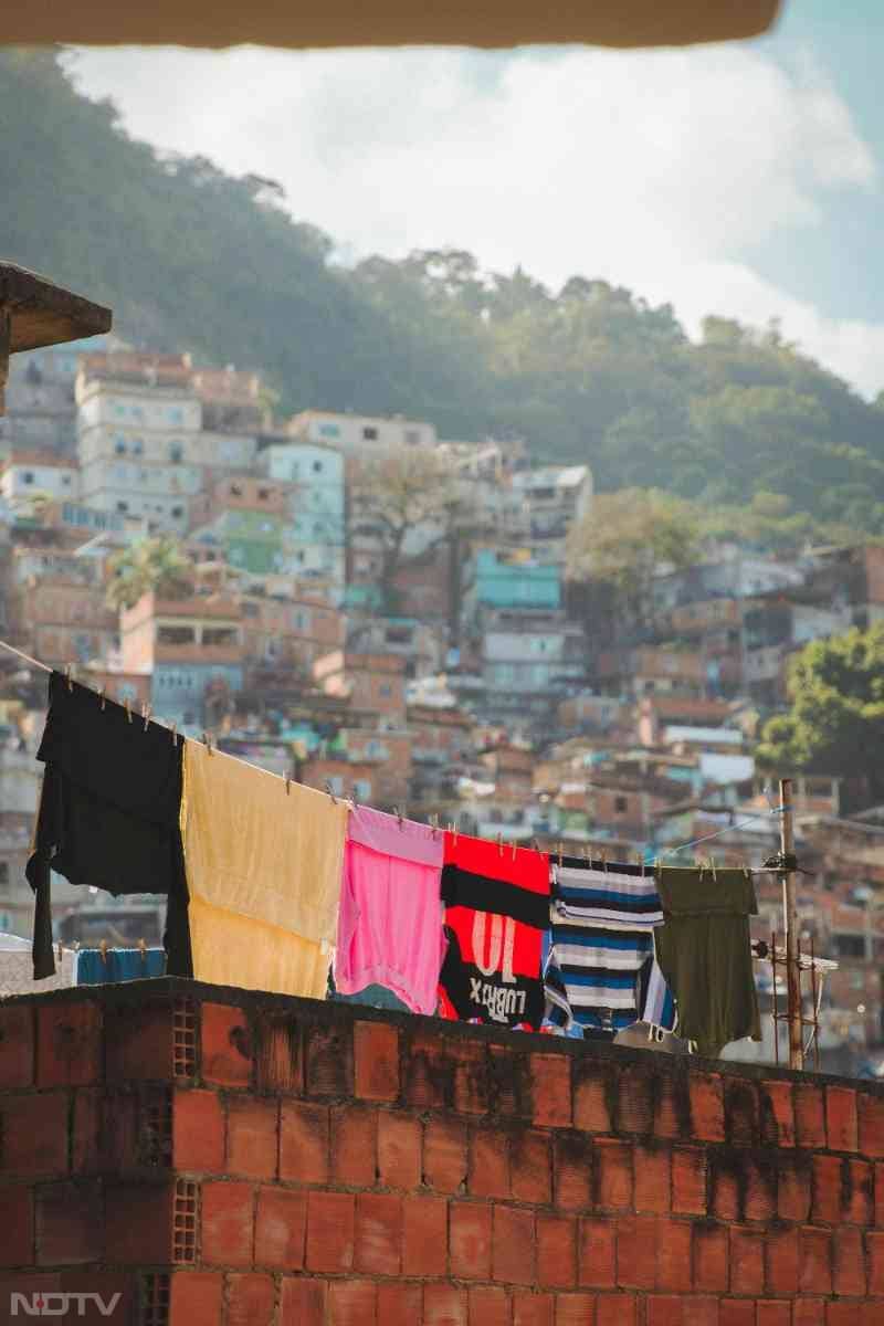 सर्दियों का मौसम आते ही बड़ी चुनौती हो जाती है गीले कपड़ों को सुखाना. Pic Credit- Pexels