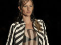 Photo : Supermodel Gisele returns to runway after baby