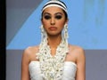 Photo : White magic at Karachi Fashion Week