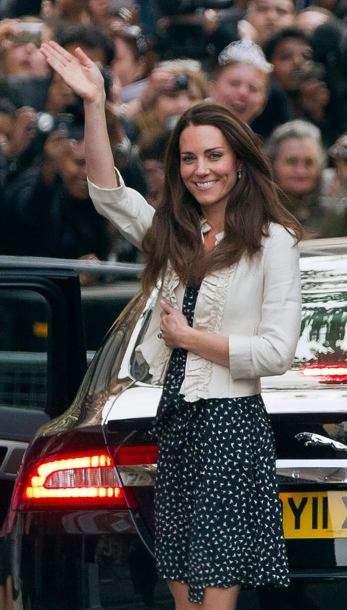 As wedding fever gripped the world, Kate spent her last night as a single lady with her family at the Goring Hotel.  Like any bride-to-be, Kate looked happy on her special night.