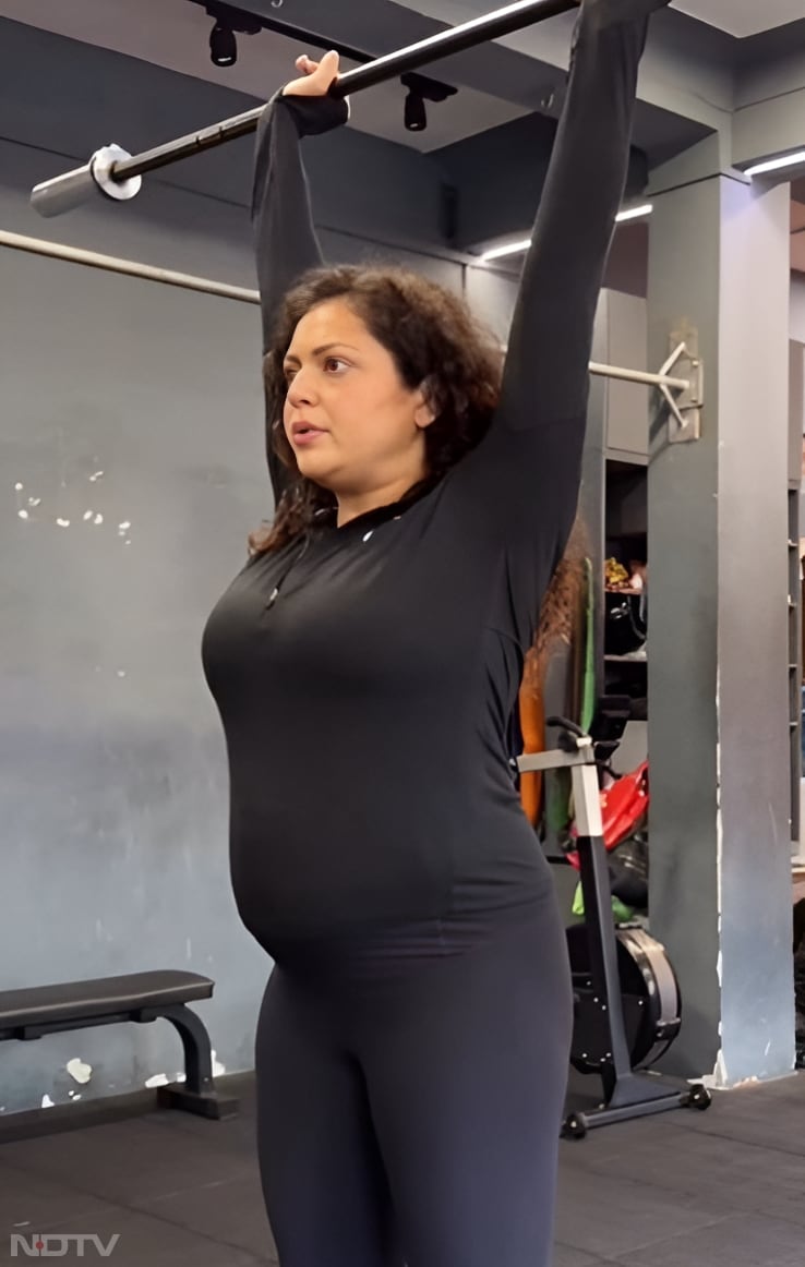 Drashti Dhami shared a video of herself lifting weights and doing exercises to strengthen her thigh muscles, highlighting her dedication to fitness during her pregnancy. (Instagram/@dhamidrashti)