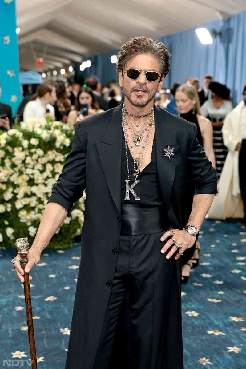 King Khan looked as dapper as ever in a Sabyasachi all-black suit, with a "K" pendant. He carried a cane with him, and completed the look with leather boots.