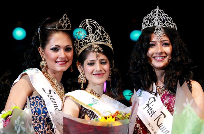 23 year old South African Kajal Lutchminarain (C) crowned queen, second Princess Cher Merchand from Suriname (L) and first Princess Niharica Raizada (R) from the United Kingdom on March 27, 2010 during the 19th Miss India Worldwide 2010 beauty pageant at the Durban International Convention Centre. (Photo: AFP)