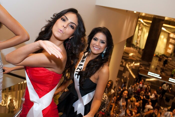 Jimena Navarrete, Miss Mexico 2010, and Debora Lyra, Miss Brazil 2010, on their way to Viva Elvis at Aria Resort and Casino in Citycenter, Las Vegas, Nevada on Tuesday, August 17, 2010. (Photo: ho/Miss Universe Organisation LP, LLLP)