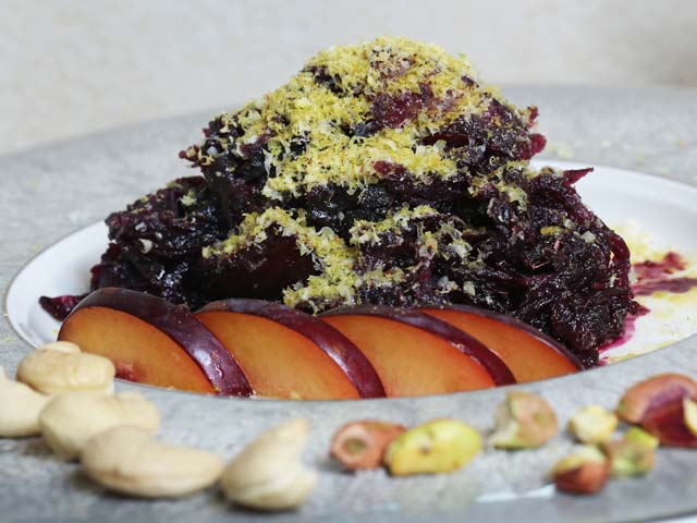 Photo : How To Make Vicky Ratnani's Healthy Ash Gourd, Beetroot and Plum Halwa