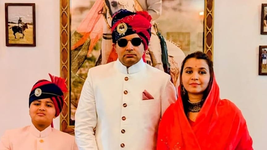 ईटन और ऑक्सफोर्ड से पढ़ाई करने के बाद गज सिंह 1970 में परिवार की विरासत संभालने के लिए भारत लौट आए और बाद में उन्होंने पुंछ के राजा और नेपाल की राजकुमारी नलिनी राज्य लक्ष्मी की बेटी हेमलता राजे से शादी की. उनके दो बच्चे हैं शिवरंजनी राज्ये और शिवराज सिंह.