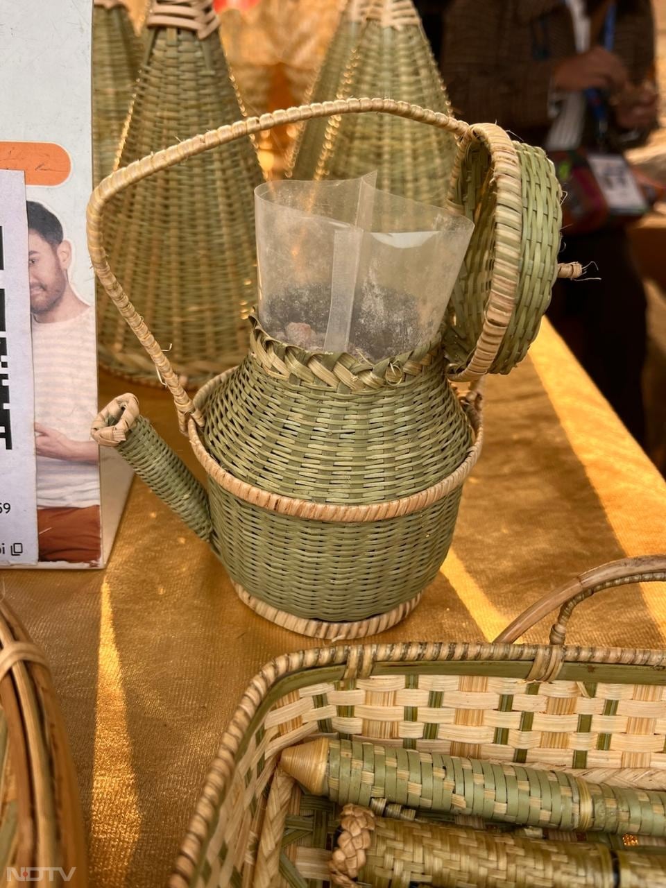 ट&zwj;िकट द&zwj;िल्&zwj;ली के सभी मेट्रो स्&zwj;टेशन पर उपलब्&zwj;ध हैं. आप यहां ऑनलाइन पेमेंट कर ट&zwj;िकल ले सकते हैंं. साथ ही मेट्रो की आध&zwj;िकार&zwj;िक वेबसाइट पर भी आप इन्&zwj;हें खरीद सकते हैं.