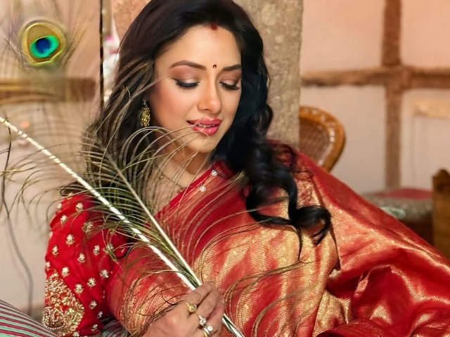 फंक्&zwj;शन के लिए अनुपमा की ये साडियां हैं बेस्&zwj;ट