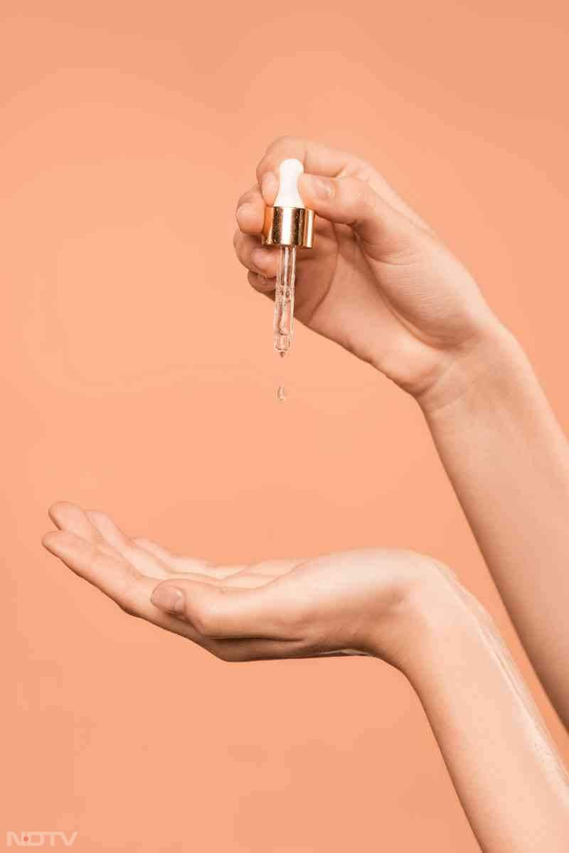 स्किन टाइप के मुताबिक मॉइस्चराइजर या ऑयल का चुनाव किया जाना चाहिए. Pic Credit- Pexels