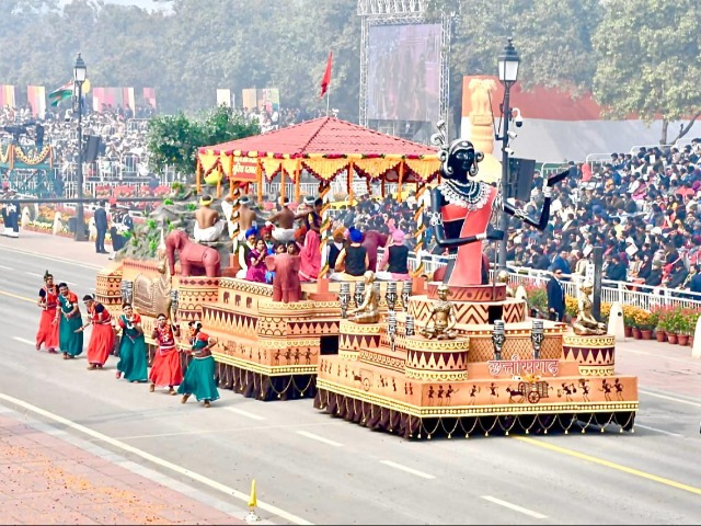 Republic Day Parade 2024: नई दिल्ली के कर्तव्य पथ पर दिखी बस्तर की आदिम जनसंसद 'मुरिया दरबार',  देखिए ये झलकियां