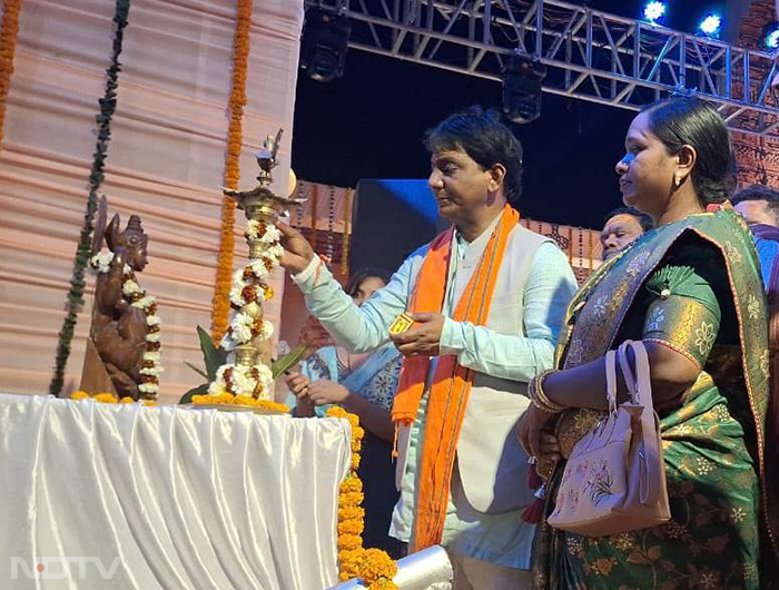 Chhattisgarh : पहली बार गंगा आरती के साथ सिरपुर महोत्सव का रंगारंग आगाज, देखें तस्वीरें
