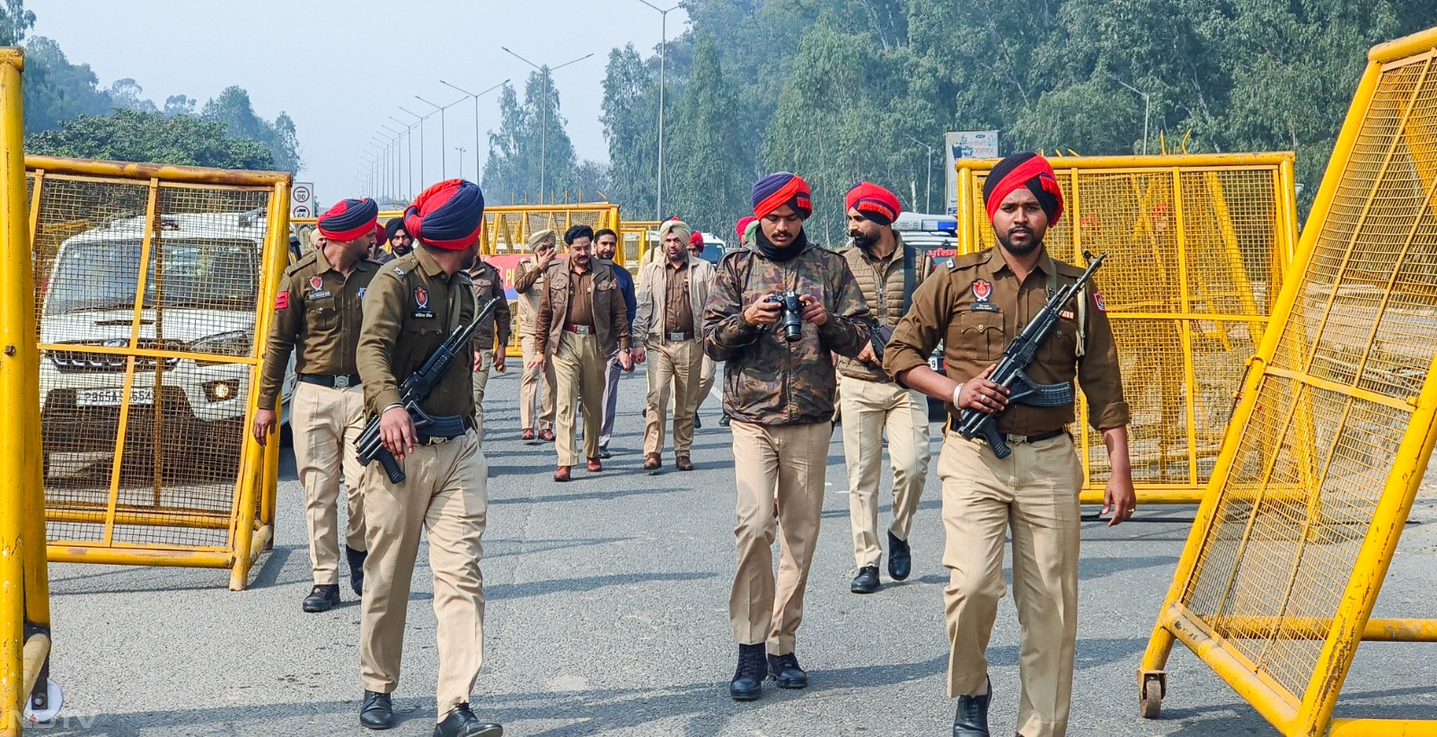 पंजाब पुलिस पंजाब-हरियाणा सीमा पर वीडियोग्राफी कर निगरानी रख रही है. (प्रिया शर्मा) (फोटो-पीटीआई)