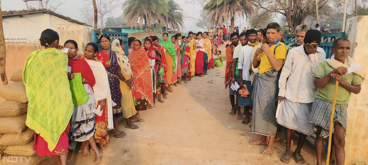 MP-Chhattisgarh election 2024 1st phase: गोद में बच्चे, लाठी के सहारे बुजुर्ग... मध्य प्रदेश और छत्तीसगढ़ में कैसा है वोटिंग का उत्साह?
