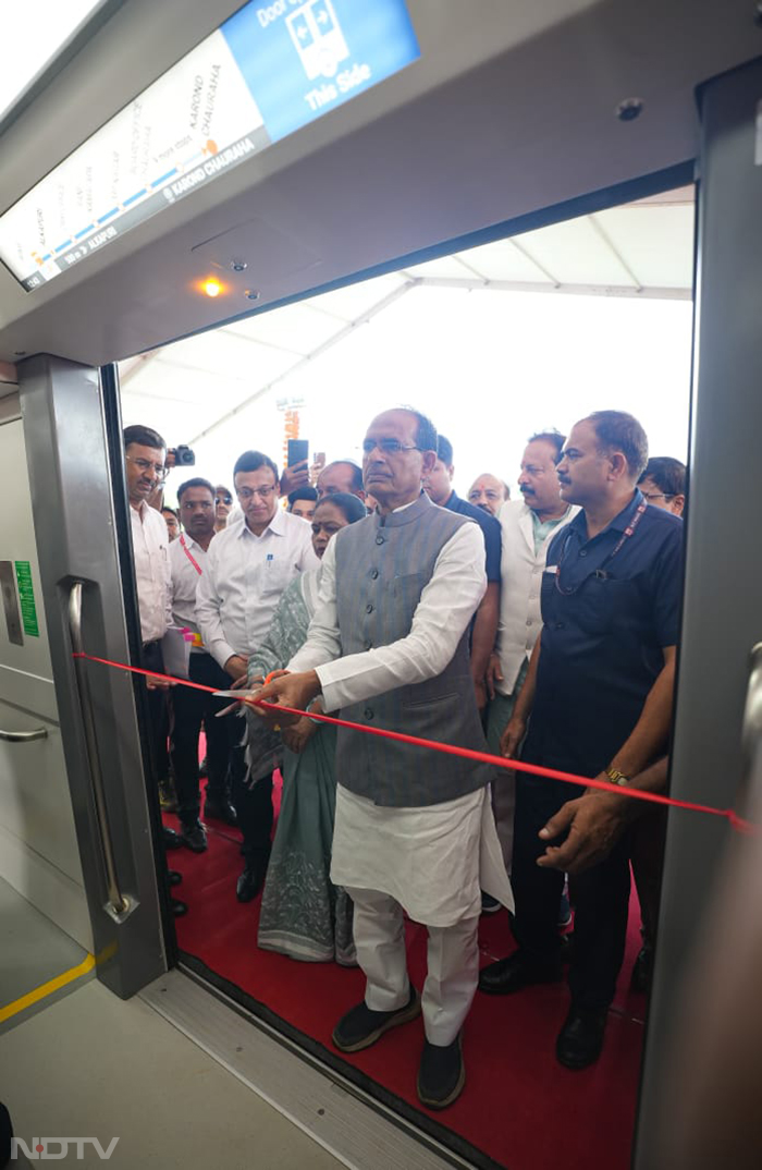 मध्य प्रदेश के मुख्यमंत्री शिवराज सिंह चौहान ने किया मेट्रो मॉडल कोच का अनावरण