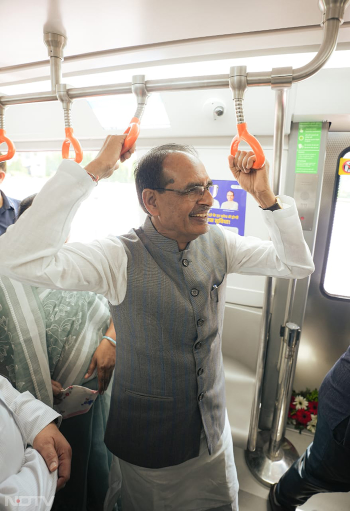 मध्य प्रदेश के मुख्यमंत्री शिवराज सिंह चौहान ने किया मेट्रो मॉडल कोच का अनावरण
