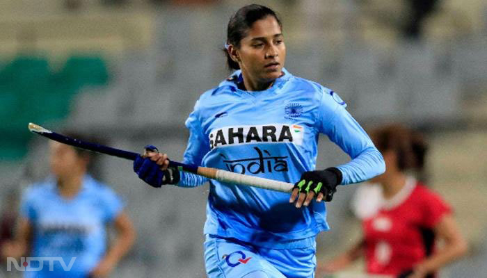सबा ने दुर्ग से अपनी स्कूली शिक्षा पूरी करने के बाद तनवीर अकिल के साथ कोचिंग शुरू की. छत्तीसगढ़ राज्य निर्माण के बाद उनका चयन राज्य टीम में हुआ. सबा 2003 में पश्चिमी रेलवे में शामिल हुई थीं. इससे पहले वो साई चंडीगढ़ की तरफ से खलती थीं. (फोटो: @Twitter/OmPattnayak)
