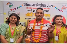MP-Chhattisgarh election 2024 3rd phase: गोद में बच्चे, ढाई फीट के मतदाताओं ने की वोटिंग...  MP-छत्तीसगढ़ में ऐसा रहा मतदान का उत्साह