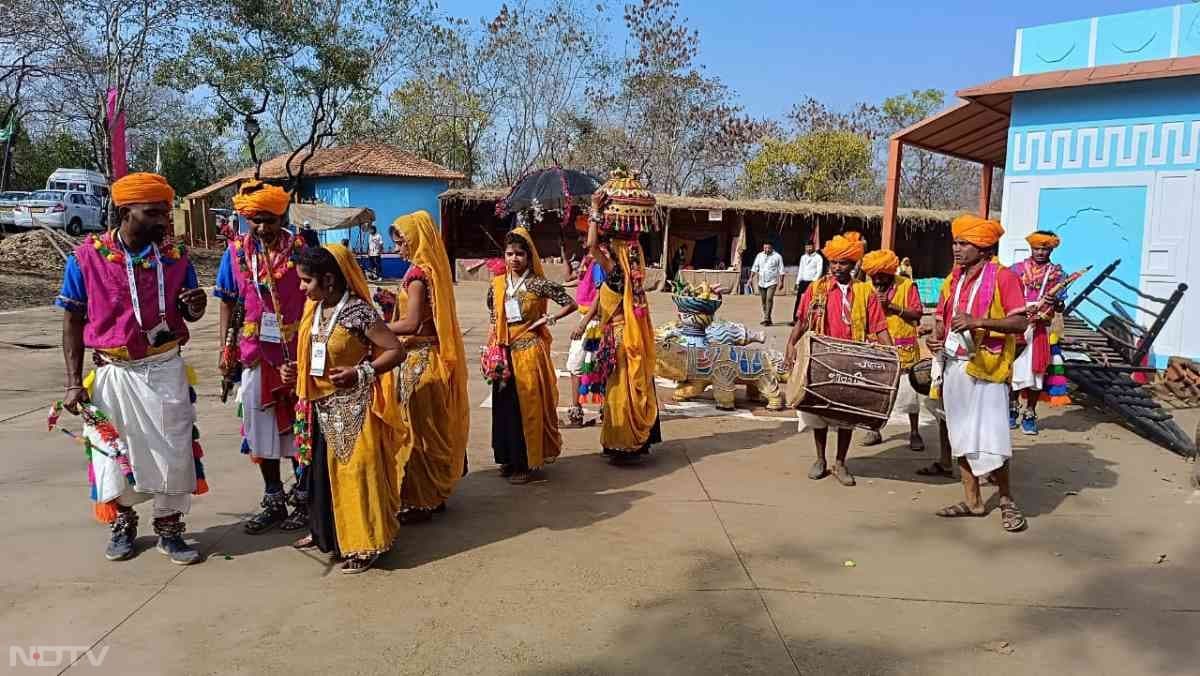 भगोरिया डांस की बात की जाए तो ये प्रदेश के भील जनजाति का एक लोक नृत्य है. जो आदिवासी लोकसंस्कृति का एक प्रमुख पर्व है.