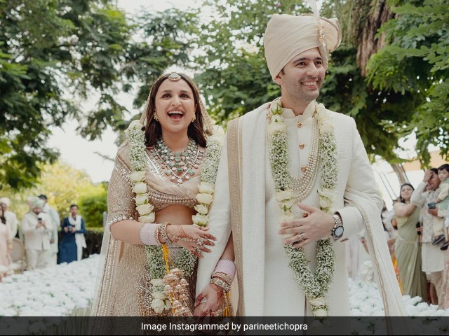 Parineeti-Raghav ने शेयर की शादी की तस्वीरें, लिखा- 'लंबे समय से इस दिन का था इंतजार...'