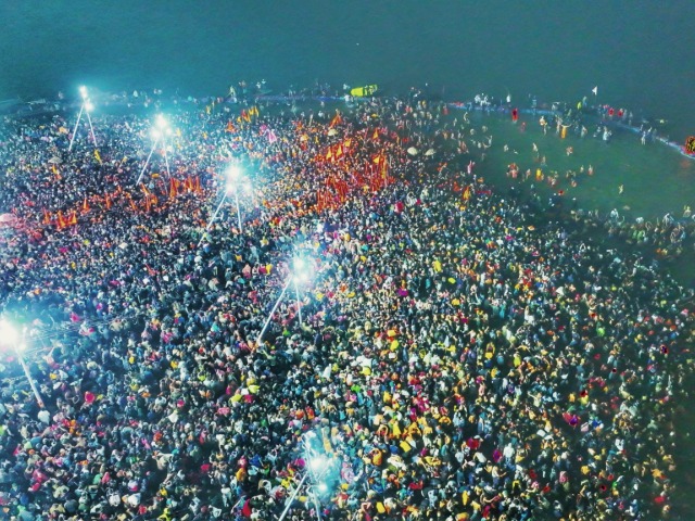 Mahakumbh 2025: PM मोदी ने शेयर की खूबसूरत तस्वीरें, मनमोहक दृष्य देखकर आप भी कहेंगे- दिव्य और भव्य महाकुंभ