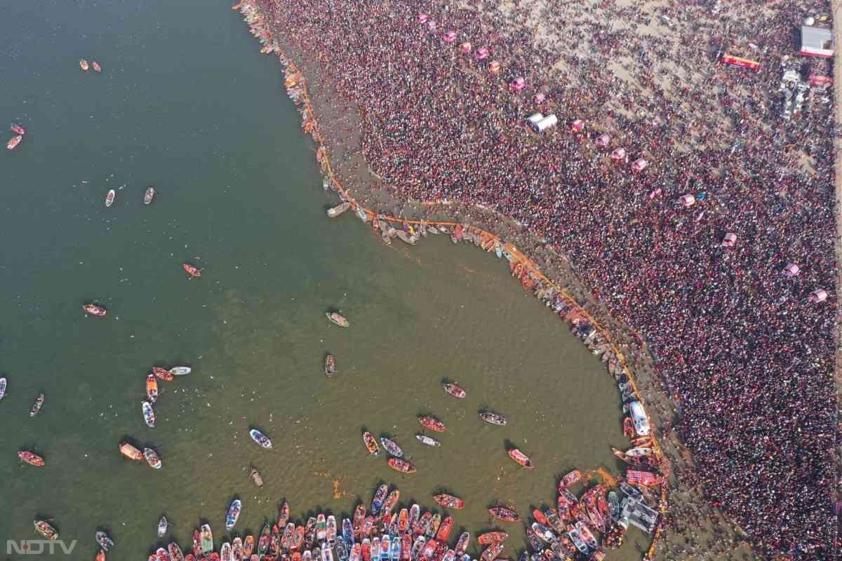 144 वर्षों बाद, महाकुंभ में साधु-संतों, बच्चों, बुजुर्गों, महिलाओं से लेकर युवाओं ने आस्था की डुबकी लगाई. महाकुंभ में छह शाही स्नान हुए.