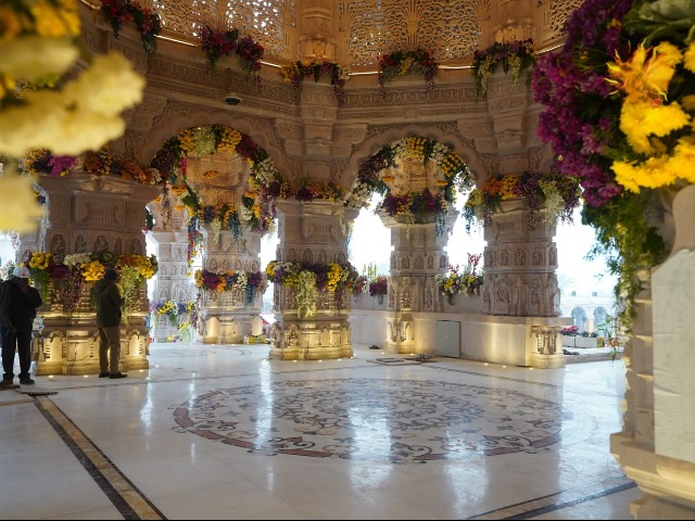 फूलों की सजावट, रोशनी से रोशन हुआ राम मंदिर... रामलला के स्वागत के लिए यूं सजा अयोध्या