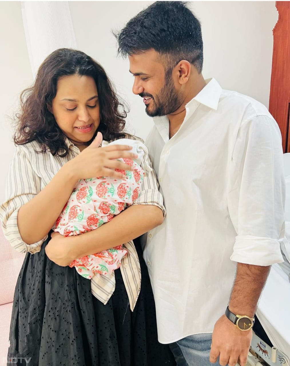 मां बनीं Swara Bhaskar, बेटी 'राबिया' को दिया जन्म, पति फहद संग शेयर की तस्वीरें