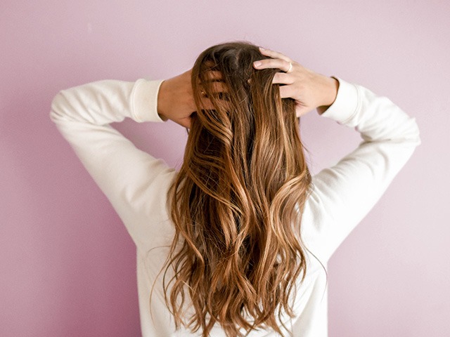 Hair Mask: बालों को स्ट्रांग, शाइनी और सॉफ्ट बनाएंगे ये DIY फ्रूट हेयर मास्क, अभी ट्राई करें