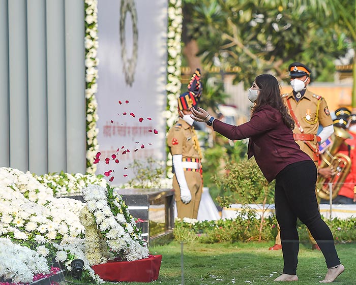 Divya, daughter of late police inspector Vijay Salaskar, pays tribute at the Police Martyrs Memorial to mark the 13th anniversary of the 26/11 terror attacks.