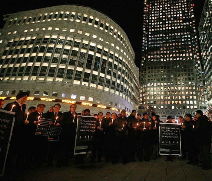 The Indian Community in London organized a candle light vigil outside the High Commission of India today. The aim of the event was to show solidarity to the Mumbai attacks. Not only Indians, but people from other countries also participated.(AFP photo)